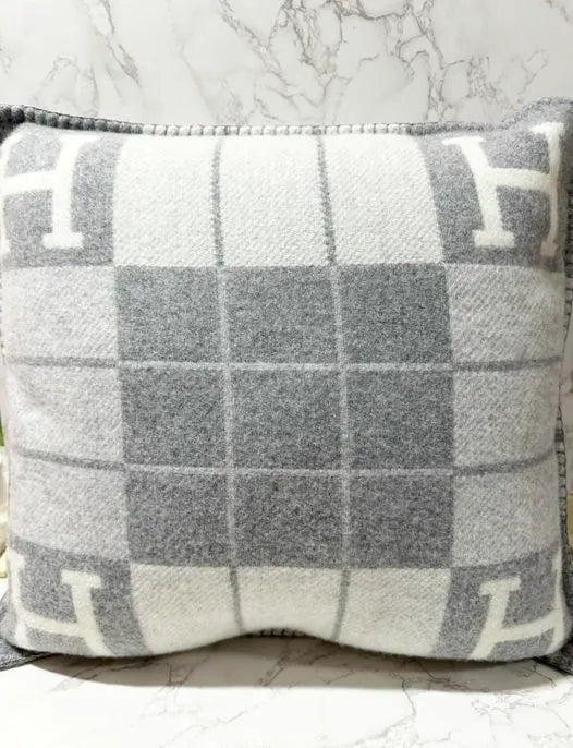 Hermes Avalon pillow III 50 x 50 Écru Gris Clair