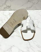 愛馬仕 Oran 白色涼鞋，37.5 碼