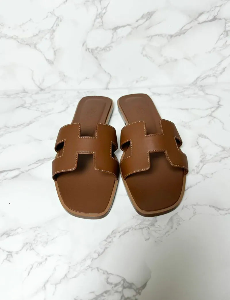 愛馬仕 Oran H 金色涼鞋，39 碼