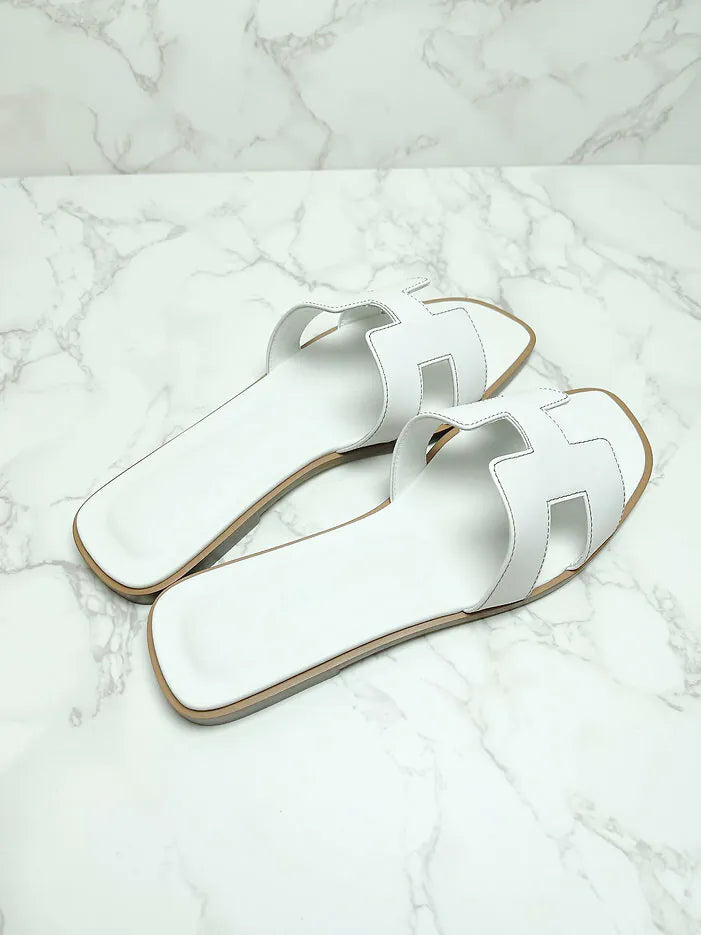 愛馬仕 Oran 白色涼鞋，39 碼