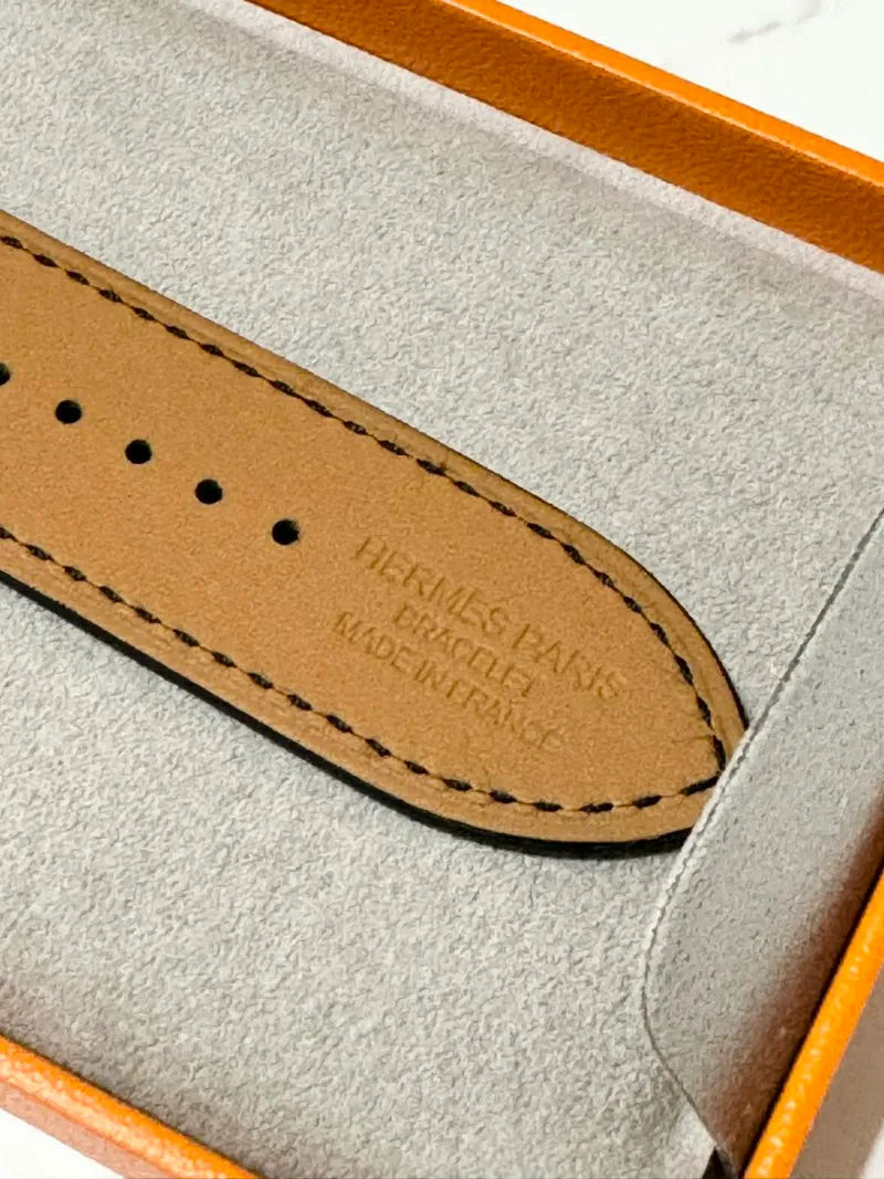 愛馬仕太空黑 Series 9 錶殼及錶帶，搭配 Apple 單圈錶帶（45 毫米）