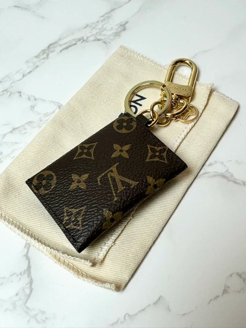 LV Kirigami 手拿包掛飾與鑰匙圈
