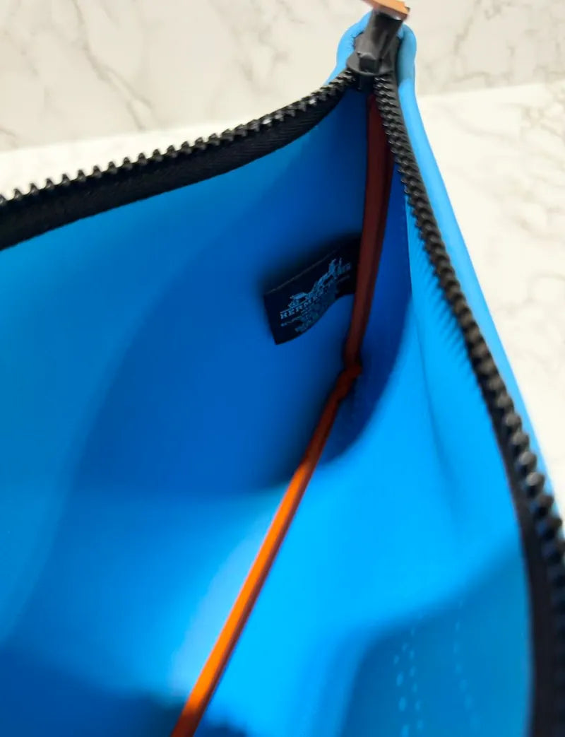 ❤️Hermes Neobain Poulpe Fiction case, medium model Bleuet