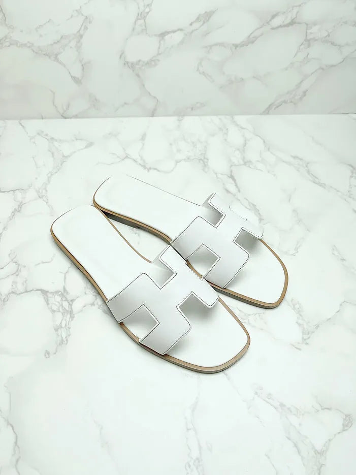 愛馬仕 Oran 白色涼鞋，37.5 碼
