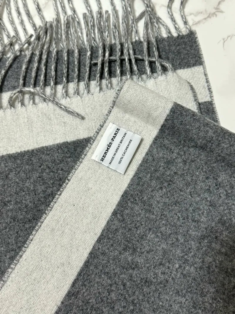 Hermes Casaque Love Story 圍巾 Gris Clair / 科特迪瓦