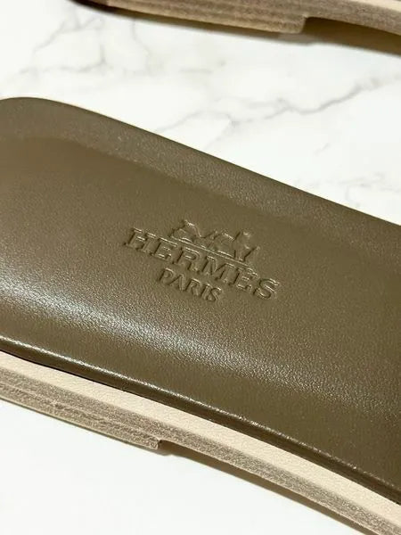 愛馬仕 Oran 涼鞋，灰褐色，38 碼