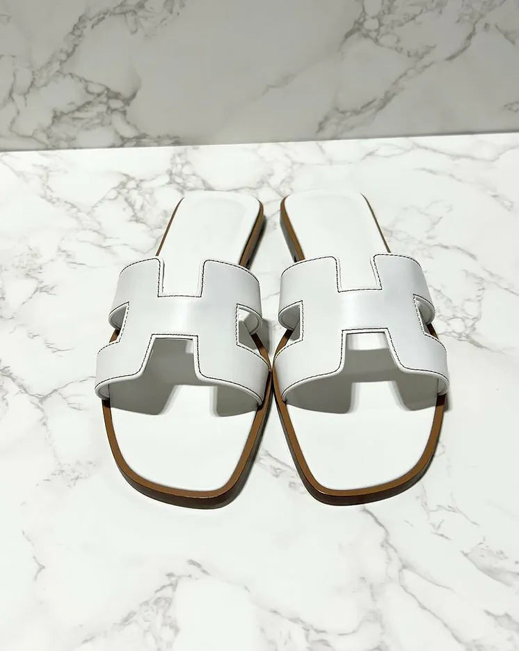 愛馬仕 Oran 白色涼鞋，37.5 碼