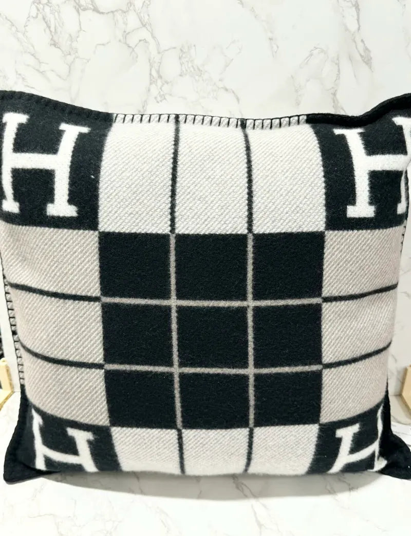 愛馬仕 Avalon III 枕頭 米色黑色