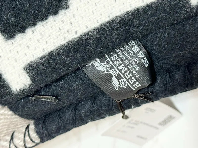 愛馬仕 Avalon III 枕頭 米色黑色