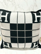 愛馬仕 Avalon III 枕頭 米色黑色