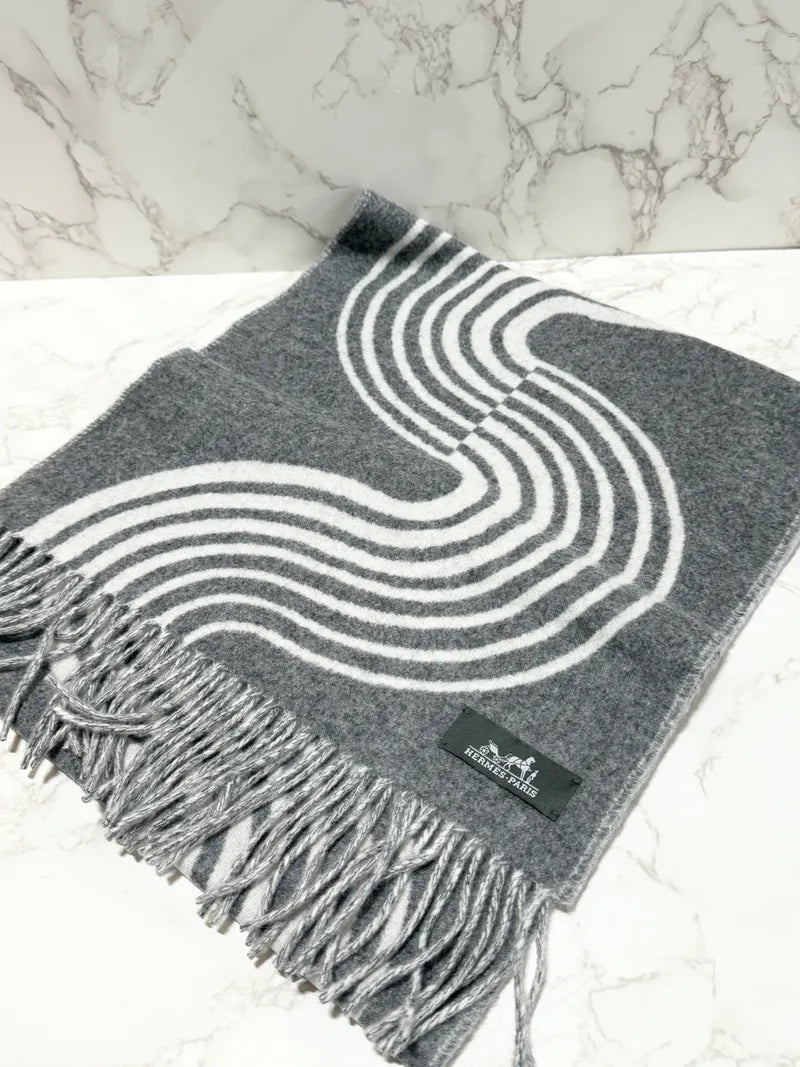 ❤️Hermes H Casaque Vague 圍巾灰色法蘭絨象牙色羊絨