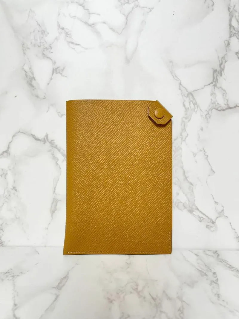 Hermes Porte- Passeport Tarmac Epsom 芝麻護照套