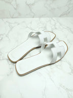 愛馬仕 Oran 白色涼鞋，36.5 碼