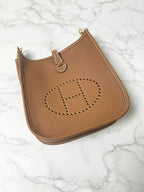 愛馬仕 Evelyne 16 手袋，金色五金，B 印記