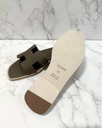 愛馬仕 Oran 涼鞋，灰褐色，37 碼