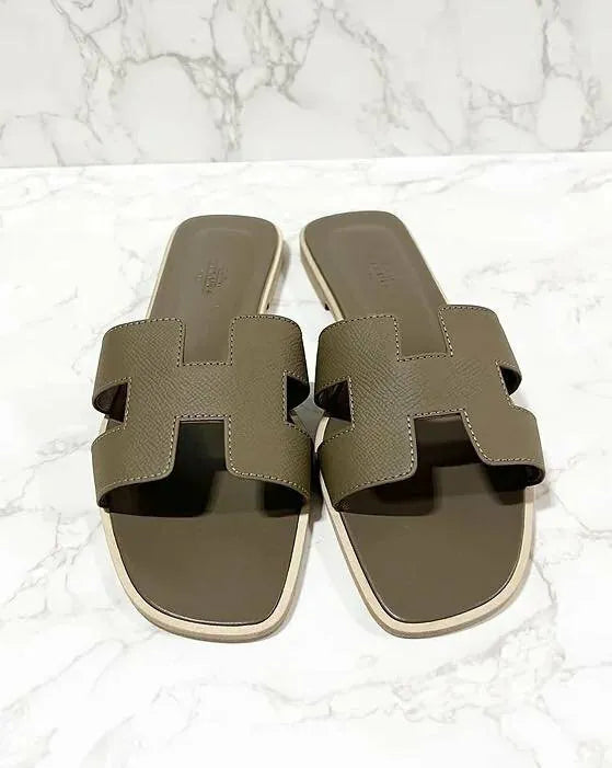 愛馬仕 Oran 涼鞋，灰褐色，39 碼