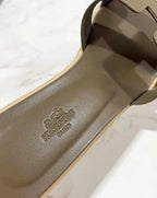 愛馬仕 Oran 涼鞋，灰褐色，39 碼