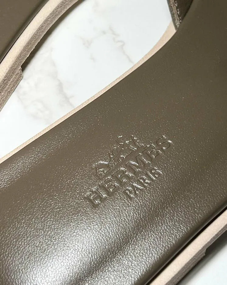 愛馬仕 Oran 涼鞋，灰褐色，36 碼