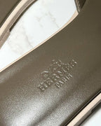 愛馬仕 Oran 涼鞋，灰褐色，36 碼