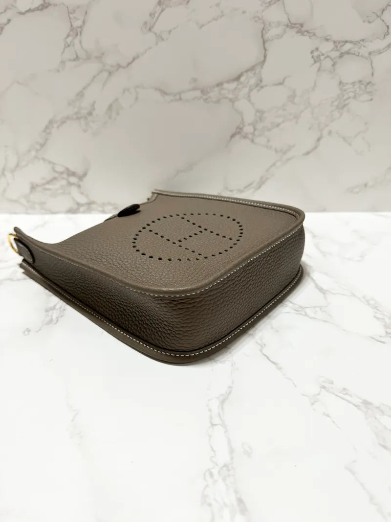 愛馬仕 Mini Evelyn 16 TC Etoupe bleu 靛藍 U 郵票 GHW