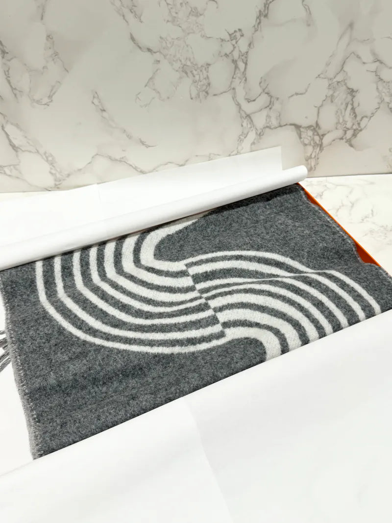 ❤️Hermes H Casaque Vague 圍巾灰色法蘭絨象牙色羊絨