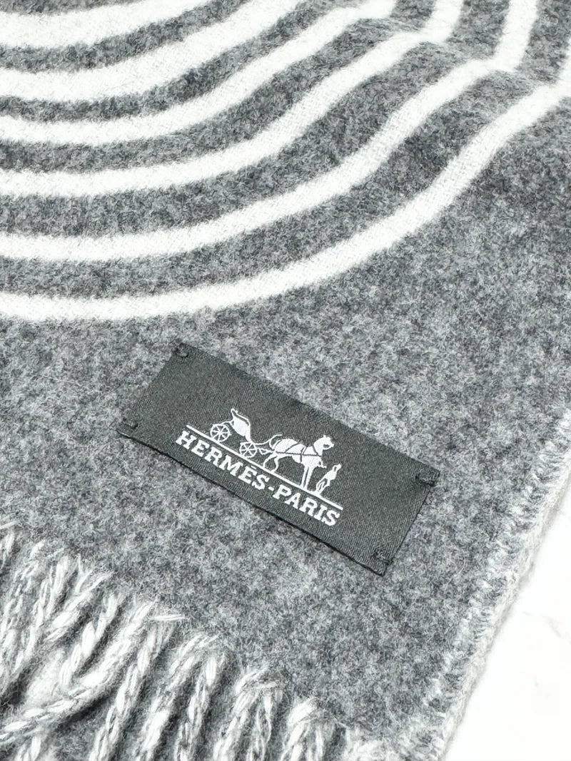 ❤️Hermes H Casaque Vague 圍巾灰色法蘭絨象牙色羊絨